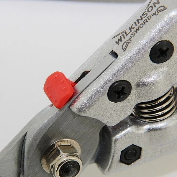 Wilkinson Sword Razorcut Comfort Medium Bypass Pruner - Image 3